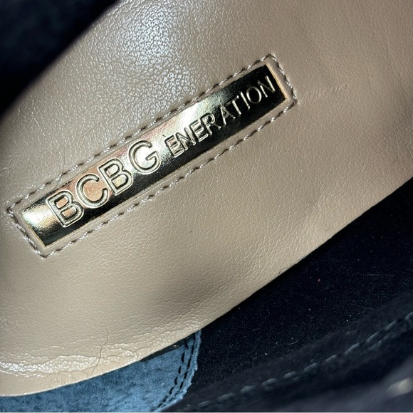 New BCBG Black 3” Comfort Heel Ankle Boots Bootie Side Zip Gold Hardware Size 9 - Picture 11 of 13